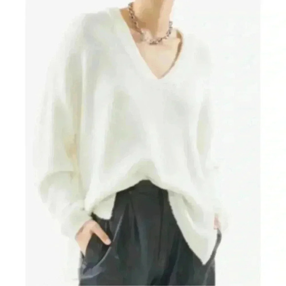 Urban Outfitters | UO Cream Rosie Cozy Oversized V-Neck Women's Size Small - Picture 1 of 8